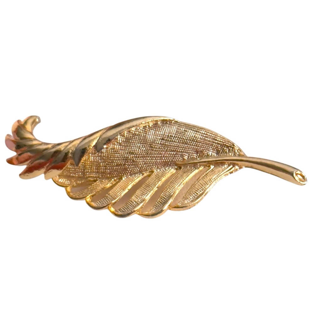 Vintage Gerry’s‎ Gold Tone Leaf Brooch Pin Signed Costume Jewelry